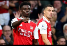 Arsenal beat Liverpool to remain top of EPL